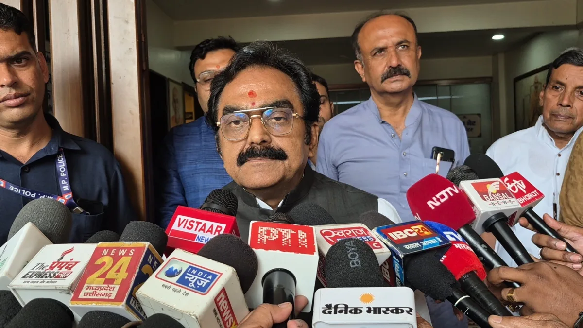 MP : पीडब्ल्यूडी मंत्री राकेश सिंह ने ओबीसी आरक्षण पर कांग्रेस को घेरा, दिग्विजय सिंह की सनातन यात्रा पर बोले
